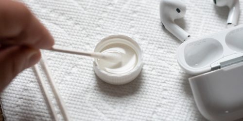 How-to-clean-your-AirPods